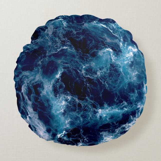 Untamed Sea Churn Rundes Kissen (Vorderseite)