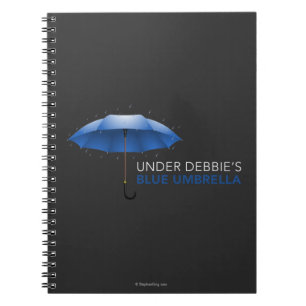 Unter Debbies blauem Regenschirm Notizblock