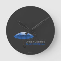 Unter Debbies blauem Regenschirm