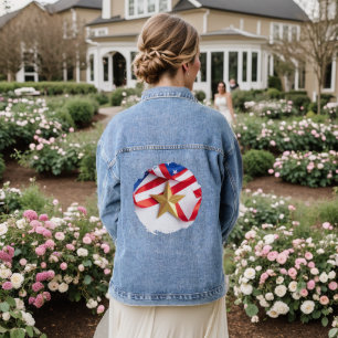 Unter dem Bannerfalten Jeansjacke