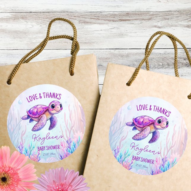 Unter dem Meer niedliche Schildkröte pinkfarbene B Runder Aufkleber (Under the sea cute turtle pink girls baby shower thank you favor classic round sticker)