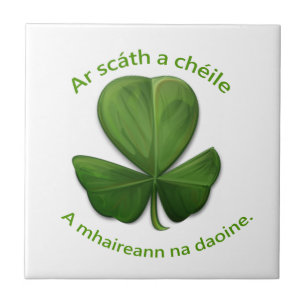 Unter dem Schutz der anderen überleben Menschen Fliese