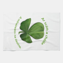 Unter dem Schutz der anderen überleben Menschen Geschirrtuch