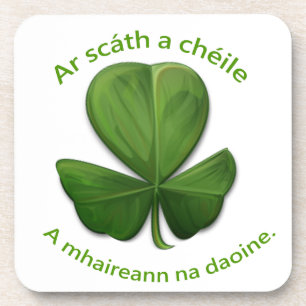 Unter dem Schutz der anderen überleben Menschen Getränkeuntersetzer