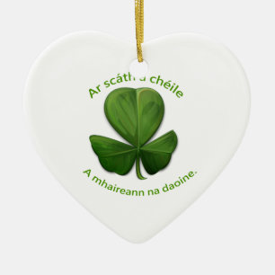 Unter dem Schutz der anderen überleben Menschen Keramikornament