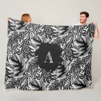 Unter den Blättern Monogramm Schwarz und Weiß Fleecedecke