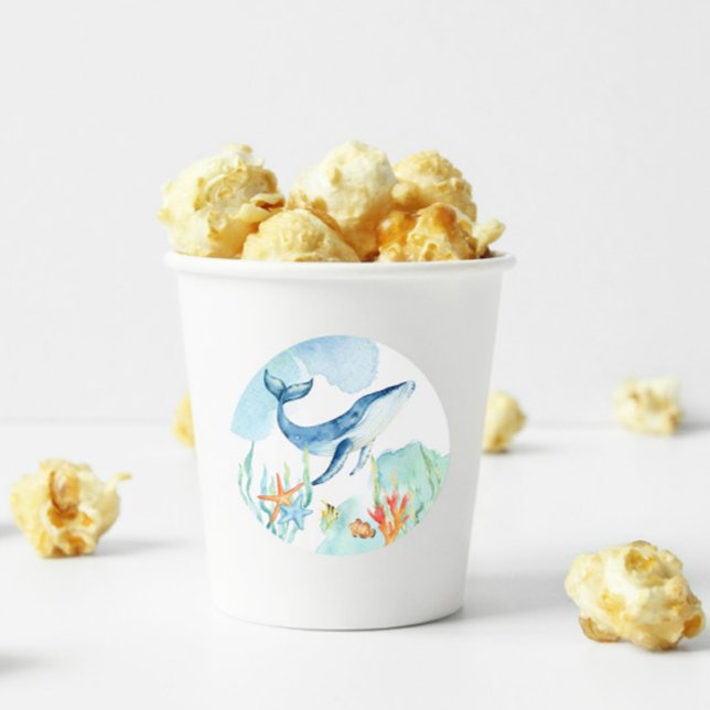 Unter den Gastgeschenken des Meereswals Runder Aufkleber (Von Creator hochgeladen)