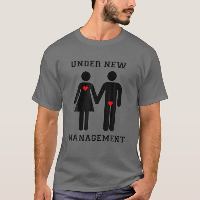 Unter der neuen Management Funny Wedding Bachelor  T-Shirt (Vorderseite)