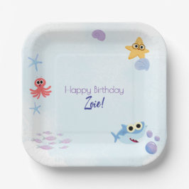 Unter der Tafel des Meeresthemas Pappteller