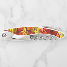 Unter einem roten Markisenstoff verborgene Kabel