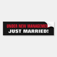 Unter neuer verheirateter lustiger Hochzeit des