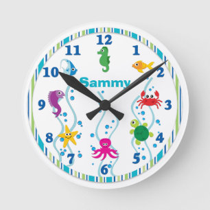 Unterhalb der Kinderzimmeruhr Runde Wanduhr