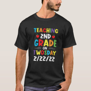 Unterricht 2. Klasse am 2./22/22 Dienstag Febr T-Shirt