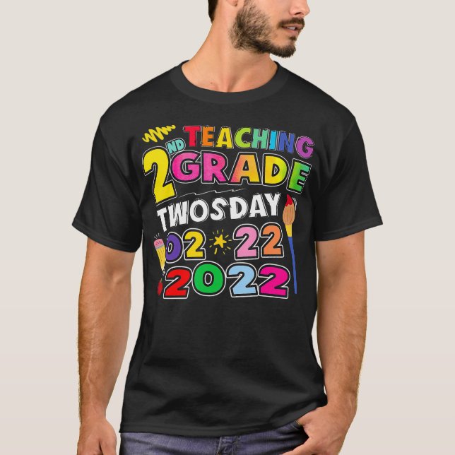 Unterricht 2. Klasse am TWOSDAY 2222 22 22. Februa T-Shirt (Vorderseite)