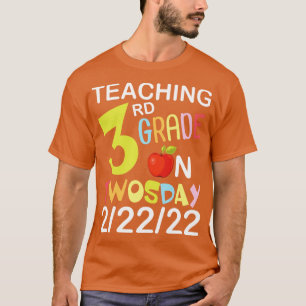 Unterricht 3. Klasse am zweitägigen 22222 Happy Te T-Shirt