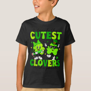 Unterrichte die süßesten Kleeblätter auf dem Feld T-Shirt