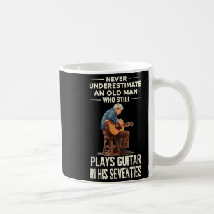 Unterschätze alten Mann spielt Gitarre 70er lustig Kaffeetasse