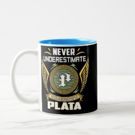 Unterschätze nie die Macht einer Plata Zweifarbige Tasse