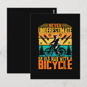 Unterschätze nie einen alten Mann auf einem Fahrra Postkarte