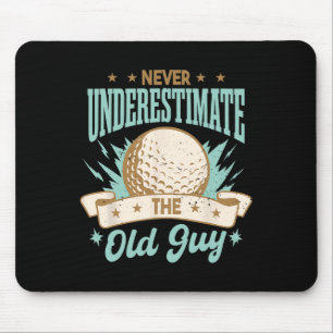 Unterschätze niemals den alten Kerl beim Golfen Go Mousepad