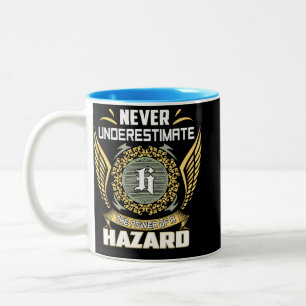 Unterschätze niemals die Macht einer Gefahr Zweifarbige Tasse