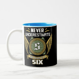 Unterschätze niemals die Macht einer Sechs Zweifarbige Tasse