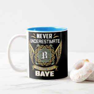 Unterschätze niemals die Macht eines Baye Zweifarbige Tasse