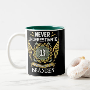 Unterschätze niemals die Macht eines Branden Zweifarbige Tasse