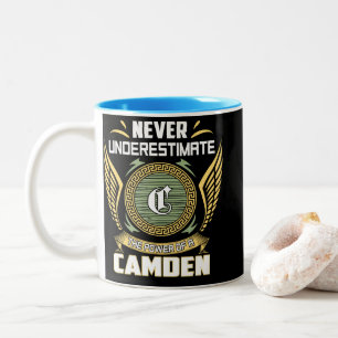 Unterschätze niemals die Macht eines Camdens Zweifarbige Tasse