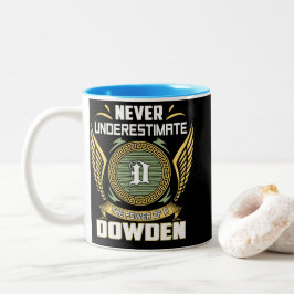 Unterschätze niemals die Macht eines Dowden Zweifarbige Tasse