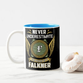 Unterschätze niemals die Macht eines Falkners Zweifarbige Tasse