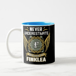 Unterschätze niemals die Macht eines Finklea Zweifarbige Tasse
