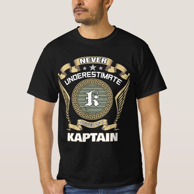 Unterschätze niemals die Macht eines KAPTAIN T-Shirt (Vorderseite)