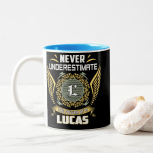 Unterschätze niemals die Macht eines Lucas Zweifarbige Tasse