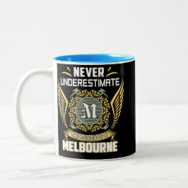 Unterschätze niemals die Macht eines Melbourne Zweifarbige Tasse