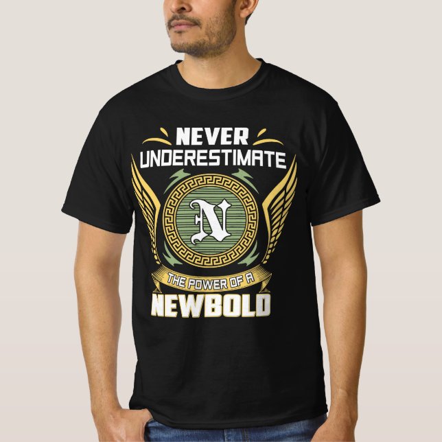 Unterschätze niemals die Macht eines Newbold T-Shirt (Vorderseite)