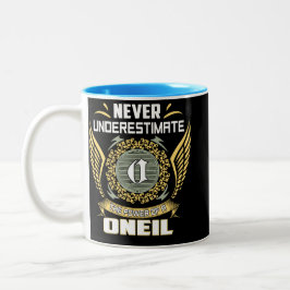 Unterschätze niemals die Macht eines Oneil Zweifarbige Tasse