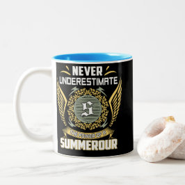 Unterschätze niemals die Macht eines Summerours Zweifarbige Tasse