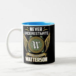 Unterschätze niemals die Macht eines Watterson Zweifarbige Tasse