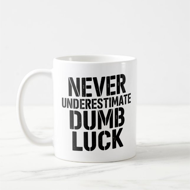 "Unterschätze niemals Dumb Luck" Spruch Kaffeetasse (Links)