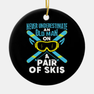Unterschätze niemals ein altes Paar Skier Keramik Ornament