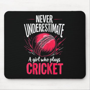 Unterschätze niemals ein Mädchen, das Cricket spie Mousepad