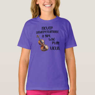 Unterschätze niemals ein Mädchen, das Geige spielt T-Shirt