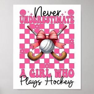 Unterschätze niemals ein Mädchen, das Hockey spiel Poster