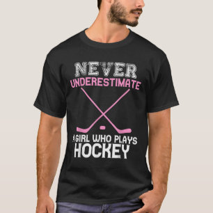 Unterschätze niemals ein Mädchen, das Hockey spiel T-Shirt