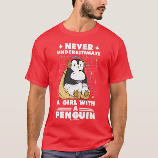 Unterschätze niemals ein Mädchen mit einem Pinguin T-Shirt