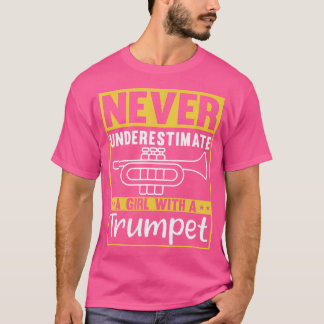 Unterschätze niemals ein Mädchen mit einem Trompet T-Shirt