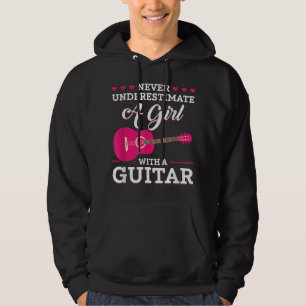 Unterschätze niemals ein Mädchen mit Gitarre Hoodie