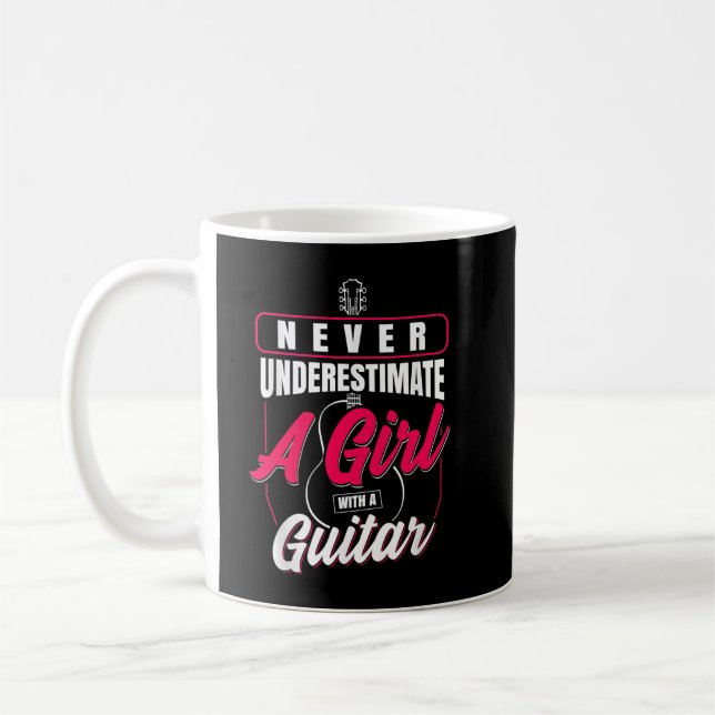 Unterschätze niemals ein Mädchen mit Gitarre Kaffeetasse (Links)