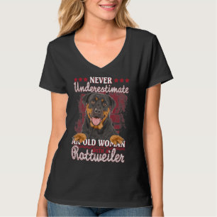 Unterschätze niemals eine alte Frau mit einem Rott T-Shirt